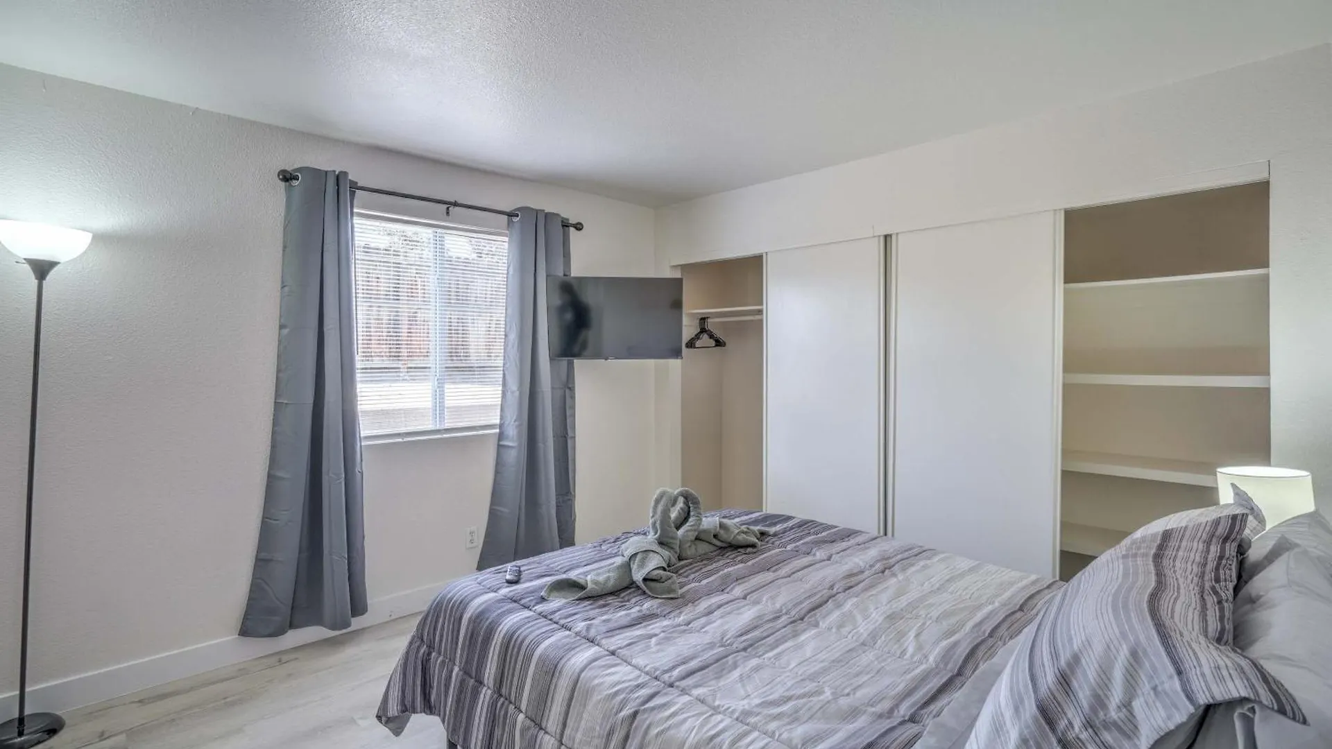 بيت للعطل فيلا Vegas Getaway Near Strip! Sleeps 6! لاس فيغاس الولايات المتحدة الأمريكية