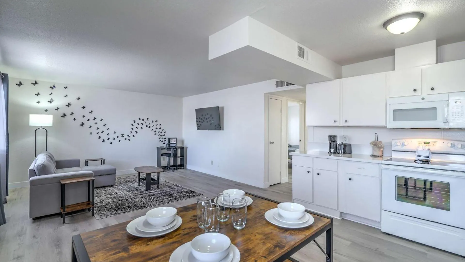 Vegas Getaway Near Strip! Sleeps 6! location
